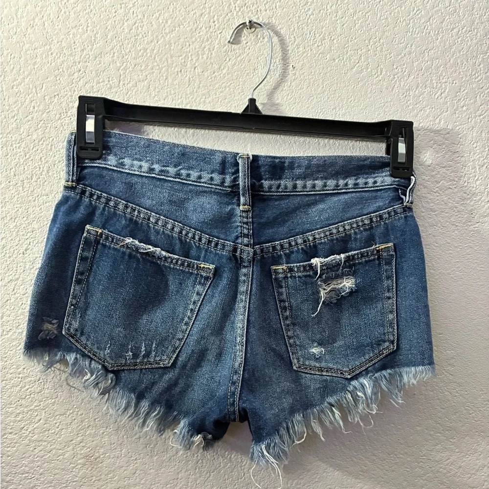 We The Free Women’s Distressed Button fly Raw Hem  Exposed Pockets Denim Shorts